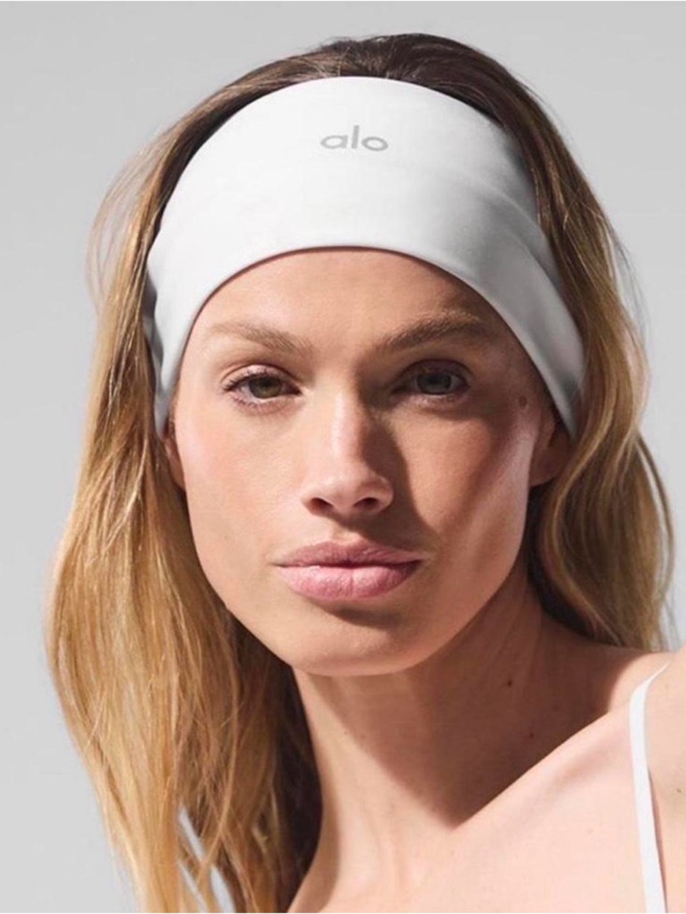 ALO Yoga Performance Conquer Headband in White